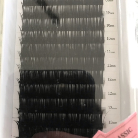 Lankiz Lash Extensions - Picture 2 of 3